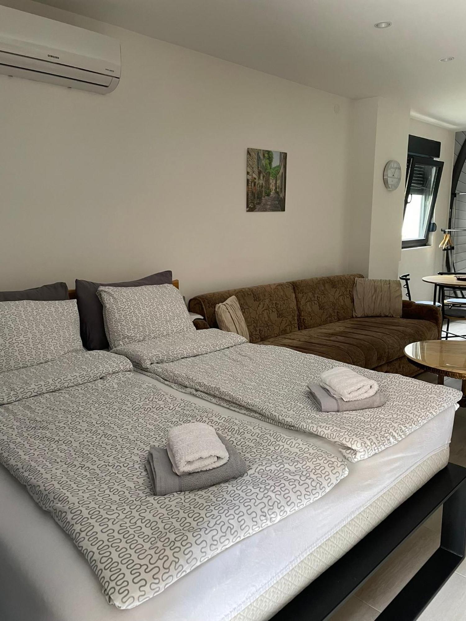Visoko New Concept - 7 Minutes From The Pyramids - City Center Eksteriør billede